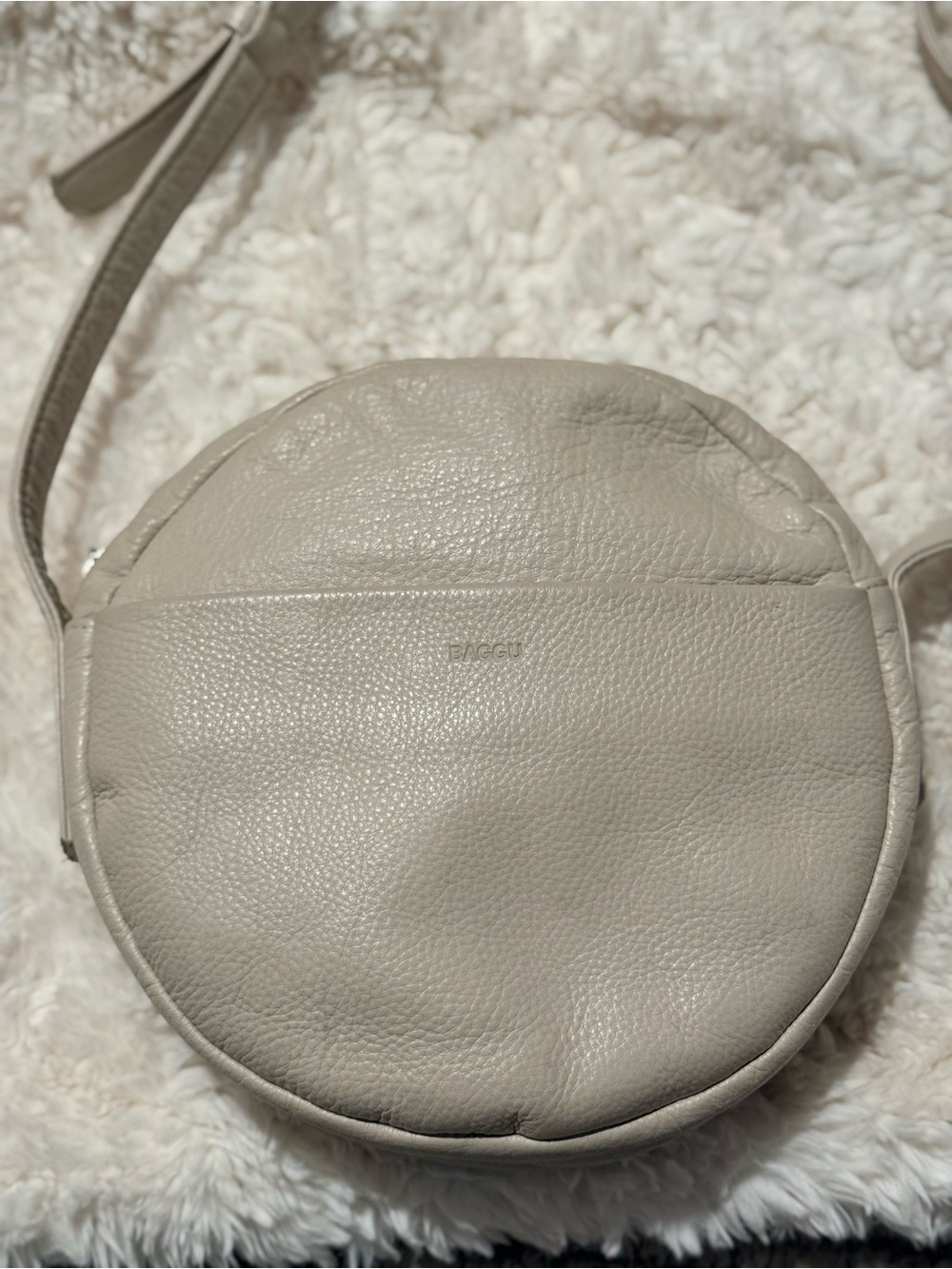 BAGGU Leather Round Pebbled Crossbody Bag in Light Cream